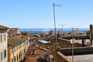 4 LOCALI A TARQUINIA