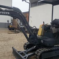 ESCAVATORE VOLVO EC 25
