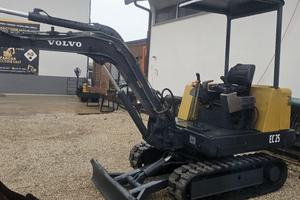 ESCAVATORE VOLVO EC 25