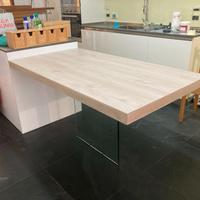 Tavolo in legno e vetro