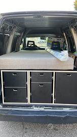 Mobili per furgone camperizzato