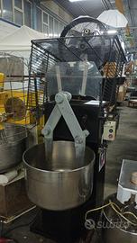 IMPASTATRICE A BRACCIA TUFFANTI