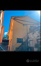 Casa, deposito attrezzi e stalla