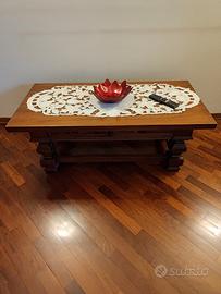 Tavolino basso per soggiorno, in noce massello