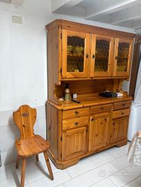  credenza rustica e tavolo con 4 sedie