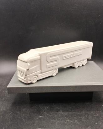 Esselunga 65° camion truck in ceramica di Seletti 