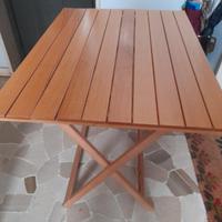 tavolini in legno da giardino