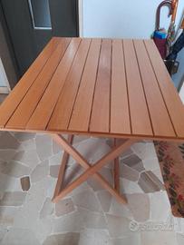 tavolini in legno da giardino