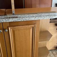 Mobile in legno e marmo