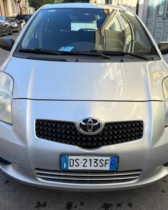 Auto Toyota Yaris benzina c.c. 1000 con 62000 km