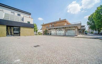 Negozio da 300 metri quadri venduto locato