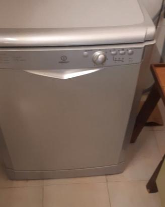Lavastoviglie Indesit