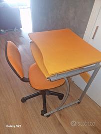  scrivania arancione 