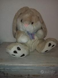 Peluche grande coniglio della giochi preziosi.