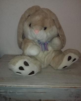 Peluche grande coniglio della giochi preziosi.