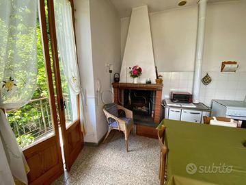 Rustico / Casale di 200 m² con più di 5 locali e b