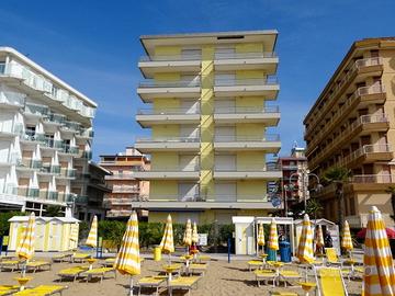 Giugno Appartamento frontemare ristrutturato