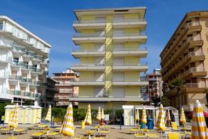 Giugno Appartamento frontemare ristrutturato