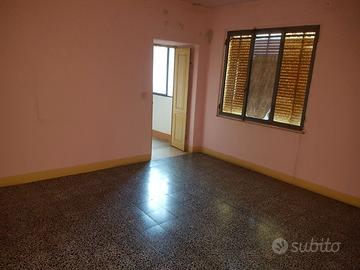 Casa indipendente con 2 Appartamenti e garage