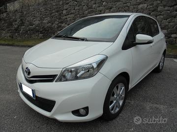 TOYOTA YARIS 1.0 VVT-i 5P LOUNGE – UNIPROPRIETARIO