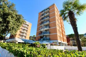 3 LOCALI A LIGNANO SABBIADORO