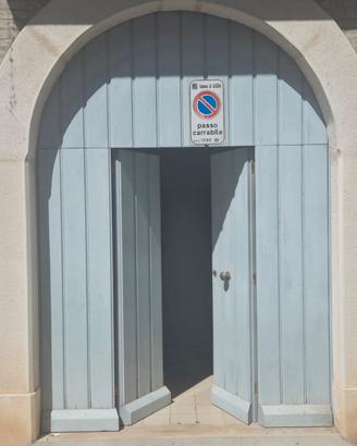 Portone garage in legno a 4 ante e arco superiore