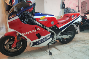 Honda VF 1000 R sc16E 1984 asi