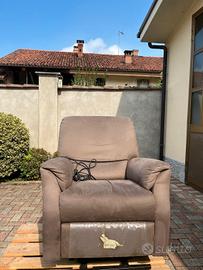 POLTRONA NATUZZI RECLINABILE con alzata piedi