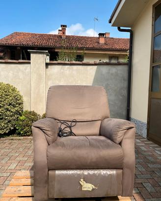 POLTRONA NATUZZI RECLINABILE con alzata piedi
