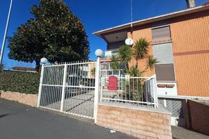 VILLA A SCHIERA A NEPI