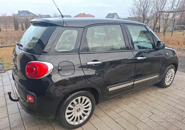 Fiat 500L con gancio traino