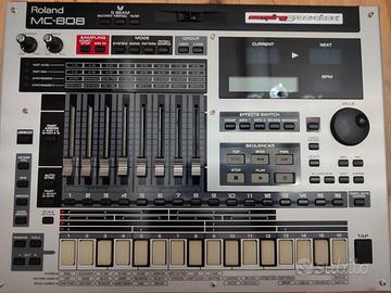 Roland MC 808 Sampling Groovebox