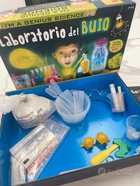 Laboratorio Scientifico Fluidi e Esperimenti Buio