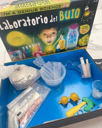 Laboratorio Scientifico Fluidi e Esperimenti Buio