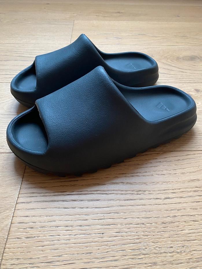 Yeezy slides Vendita in Abbigliamento e accessori