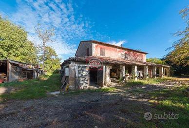 Casa indipendente di 500 m² con più di 5 locali e 