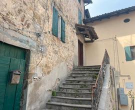 Porzione di rustico, terra-cielo a pochi passi dal