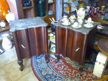 Coppia di comodini antichi