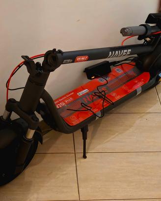 NAVEE V25i Pro II Monopattino Elettrico