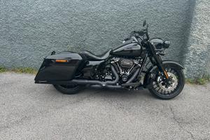 Harley Davidson Road King special top level
