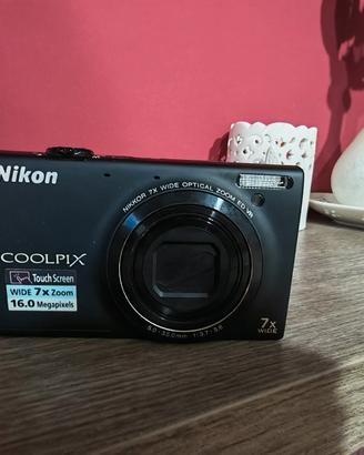 Nikon p300