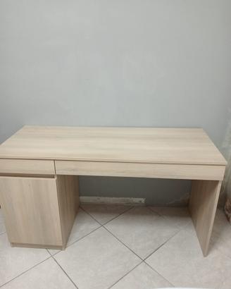 Scrivania in legno