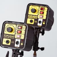 2 Flash professionali AEF Toplight 800w - testati