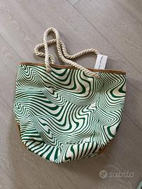 Borsa mare con etichetta