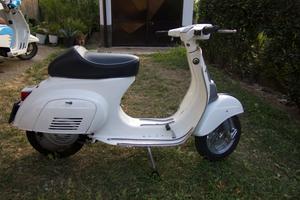 Vespa 50 special bianca 102