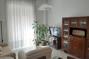 Via Trento, 4 vani, piano 2, luminosissimo 115 mq