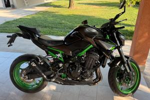 Kawasaki Z900 (2023) con accessori