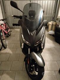 scooter Yamaha xmax 400