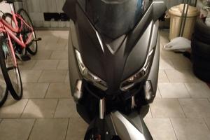 scooter Yamaha xmax 400