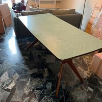 Tavolo con piano in formica,